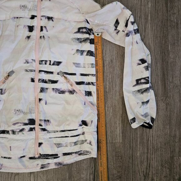 Lululemon Windbreaker Hooded Jacket Abstract White Black Print – Women’s - Picture 3 of 7